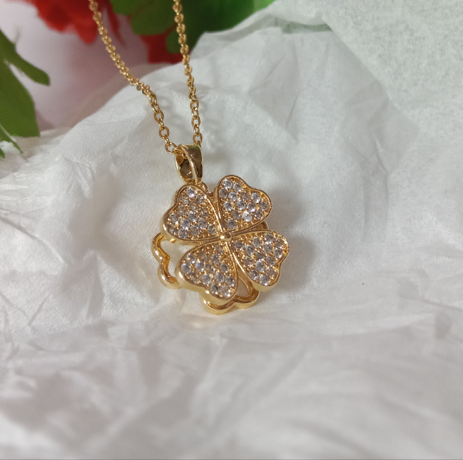 Glimmering Clover